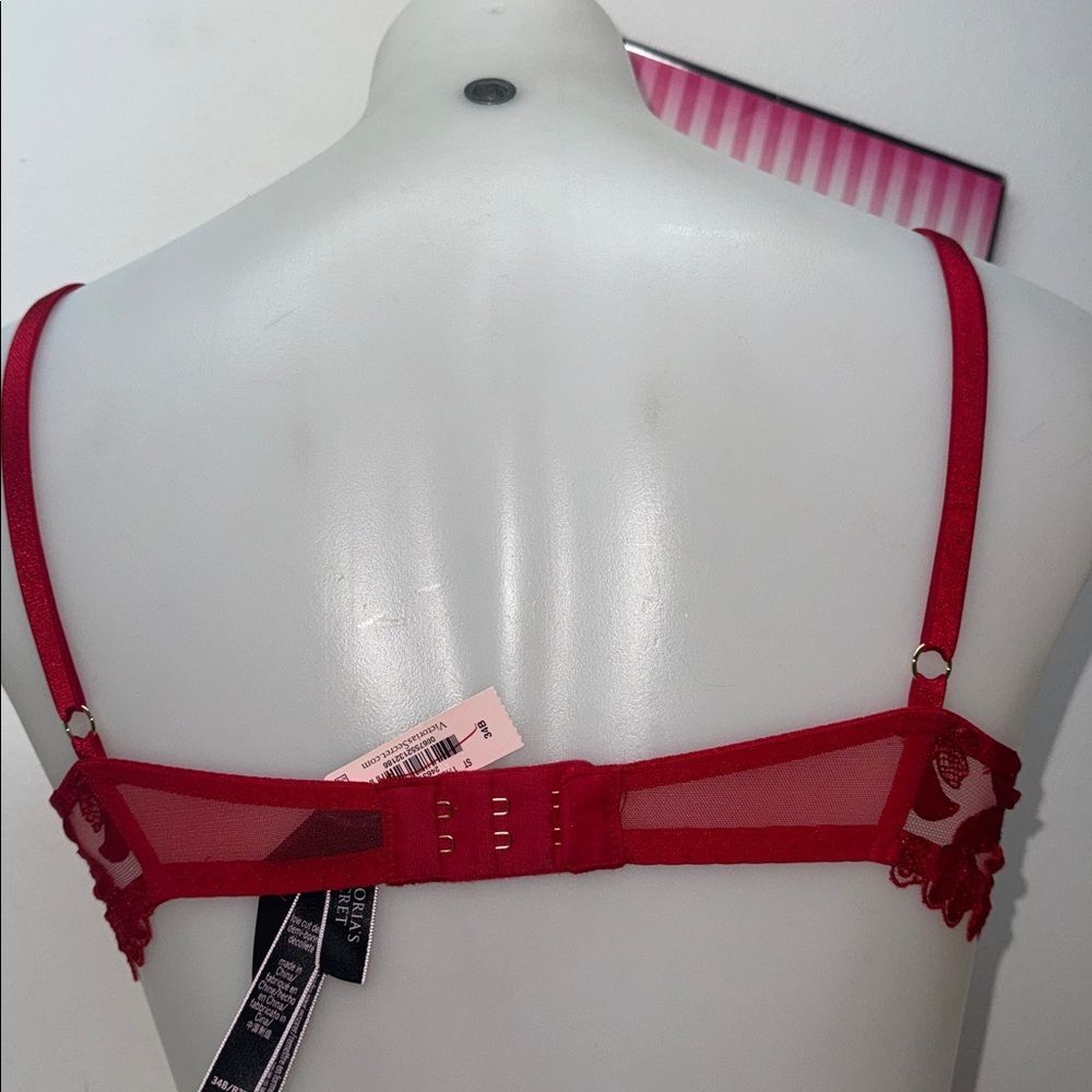 Victoria's Secret Scarlet Lace Bra Set 34B & Small thong NWT - Picture 7 of 7